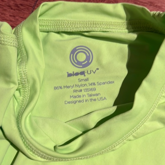 Cute long sleeve running top new with tags - Picture 3 of 5